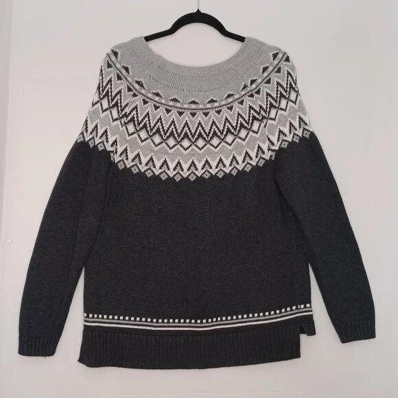 Women's Old Navy Dark Gray/Black Sweater with White/Light Gray Design Size Large - Picture 2 of 9